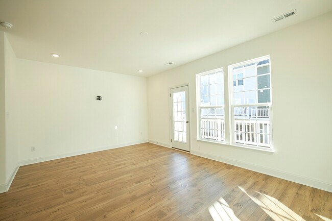 Building Photo - 13868 Randolph Pond Ln