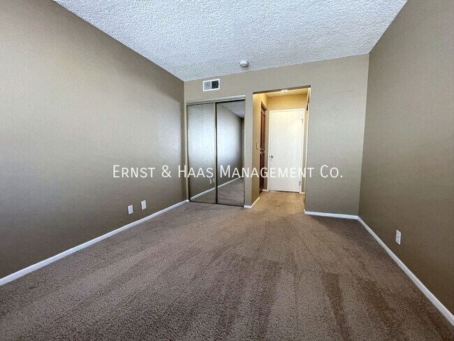 Building Photo - 2599 Walnut Ave