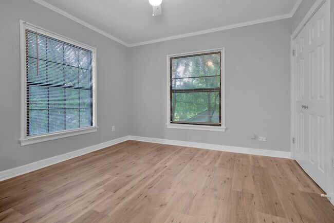 Building Photo - 34 W Parnell St