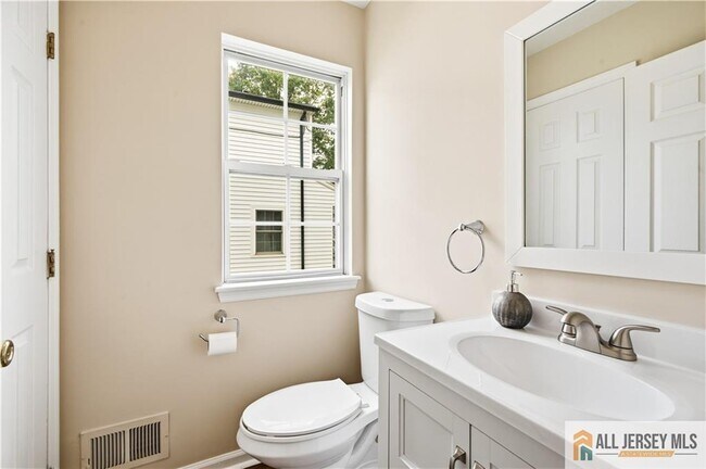 Building Photo - 55 Parsler Pl
