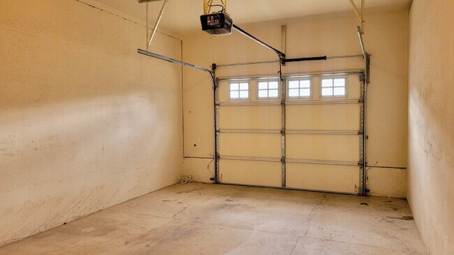 Building Photo - 499 Maylea Pl