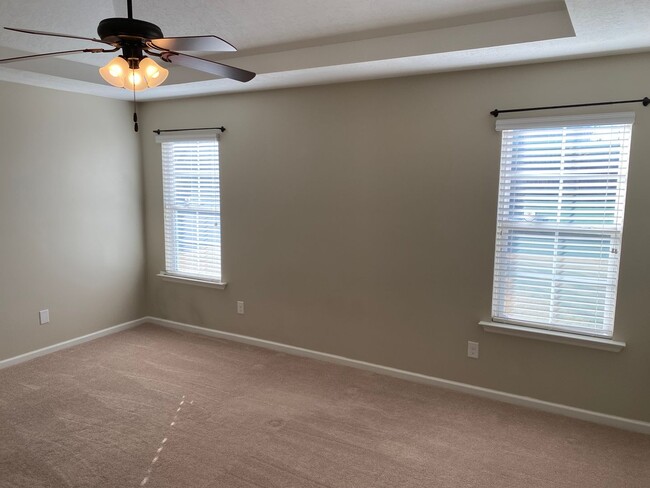 Building Photo - 2022 Hatton Ct
