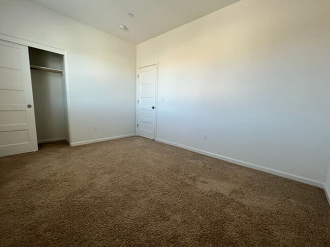 Building Photo - 616 Pipa Ln