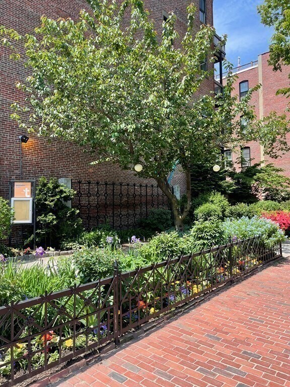 Building Photo - 565 Columbus Ave