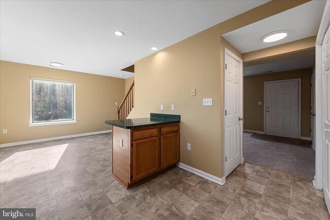 Building Photo - 400 Emily Ln