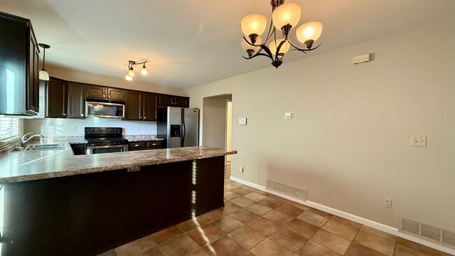 Building Photo - Northwest Colorado Springs Gem Near Trails...
