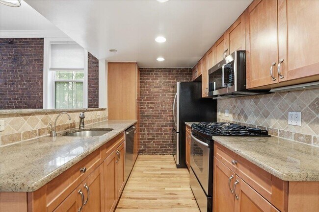 Building Photo - 941 Garden St
