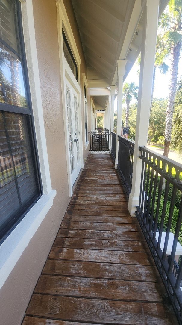 Building Photo - Huge 3 Bed 2.5 bath Home in Palencia- Main Bedroom downstairs plus Upstairs Efficiency