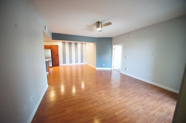 Building Photo - 2291 W Horizon Ridge Pkwy