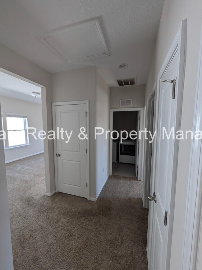 Building Photo - 100 Golden Fern Dr