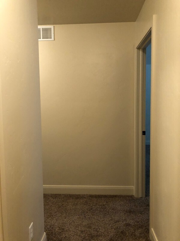 Building Photo - 1060 E 200 S