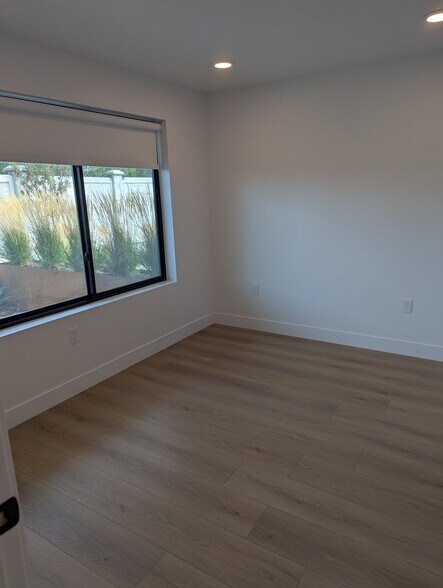 Building Photo - 44 W Iko Ave