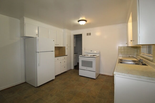 Building Photo - 2 Bedroom 1 Bath Home In The Waldo Area