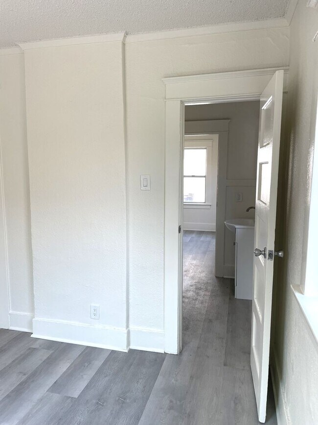 Building Photo - 469