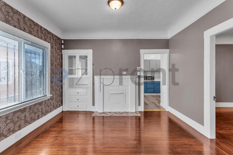 Building Photo - Unit