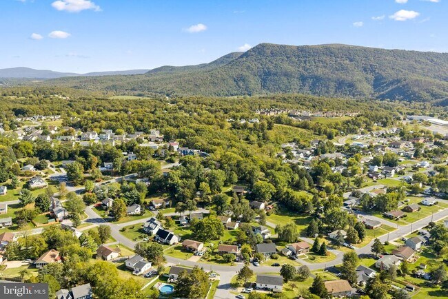 Building Photo - 862 Carrier Dr