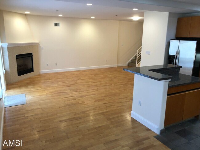 Building Photo - 3 br, 2.5 bath House - 316 Bartlett Street #1