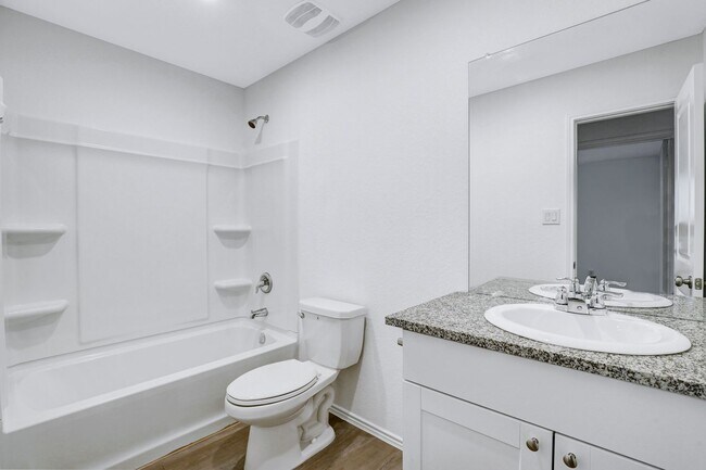Building Photo - Modern 4-Bedroom Home with Loft, Open Livi...