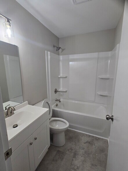 Building Photo - 2218 Lakeland Rd