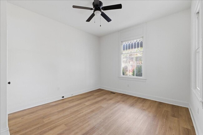 Building Photo - 423 Mt Vernon Ave