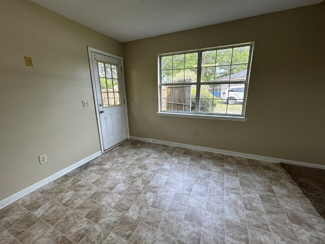 Building Photo - Home For Rent