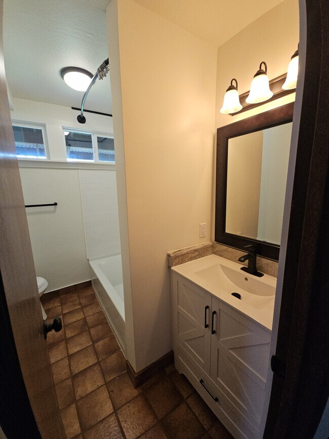 Building Photo - 1100 Ainalako Rd