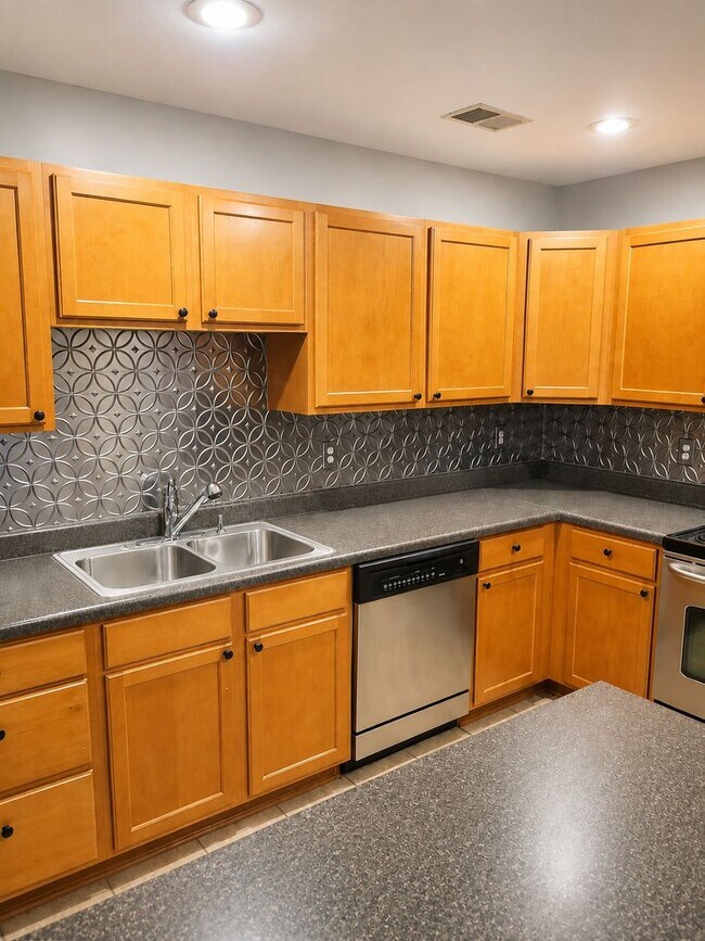 Building Photo - 923 Windcastle Ln