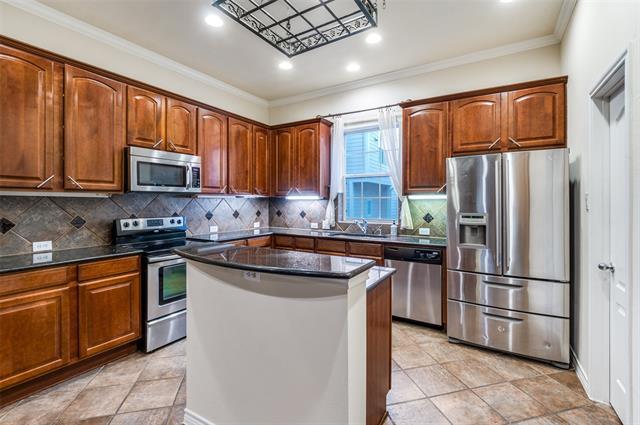 Building Photo - 15738 Quorum Dr