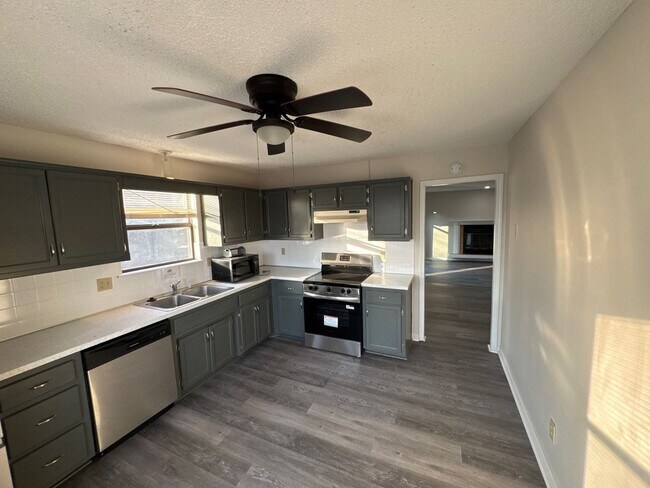 Building Photo - Duplex