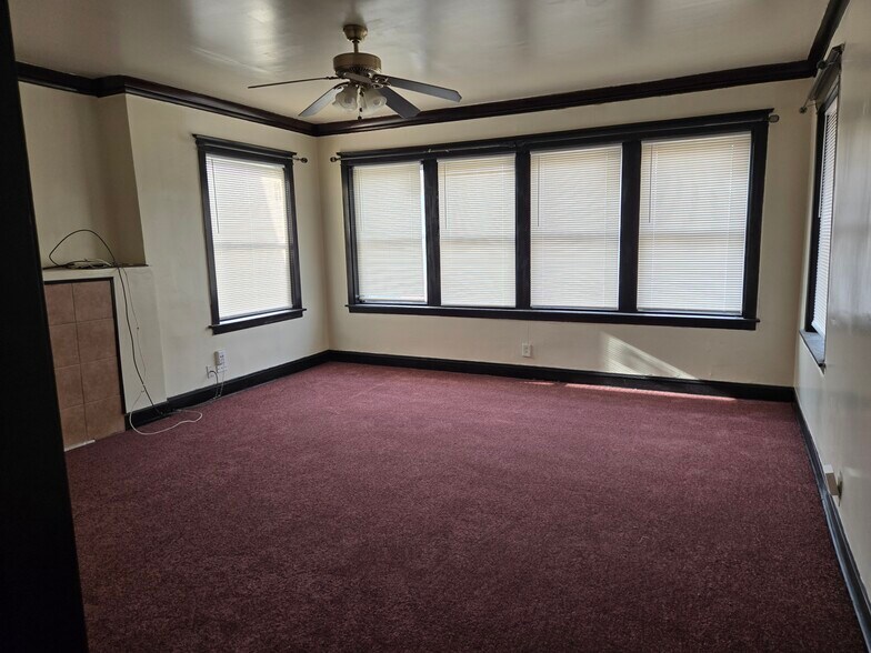 Building Photo - 6329 S Loomis Blvd