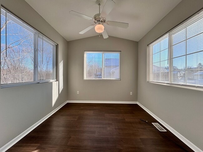 Building Photo - 3 Bedroom Home in Forest Hills Schools!