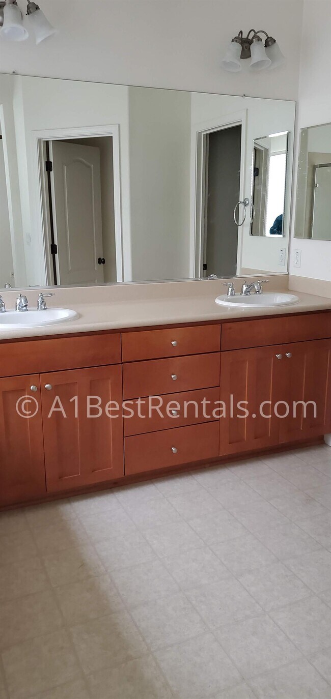 Building Photo - 2513 Guadalajara Dr