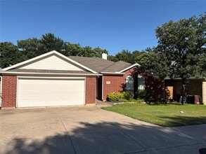 Building Photo - 3849 Kirby Dr