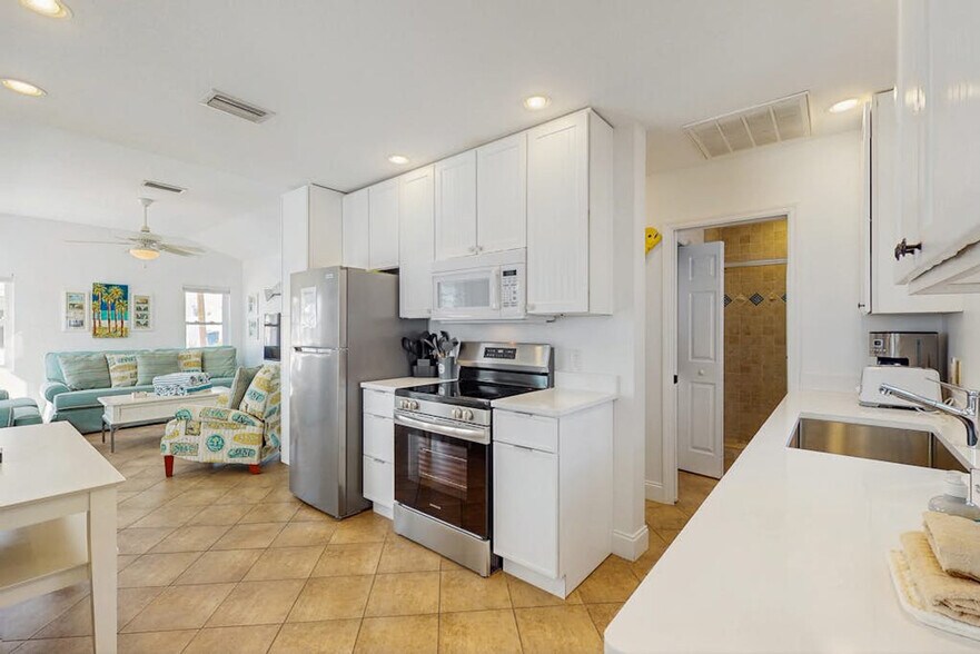 Building Photo - 207 Coconut Ave