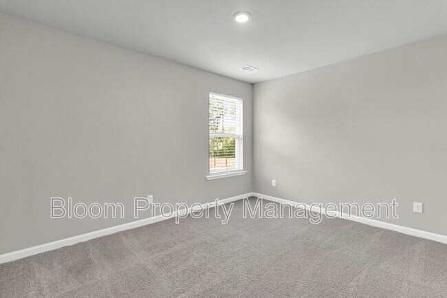 Building Photo - 640 Chigwell Springs Ln