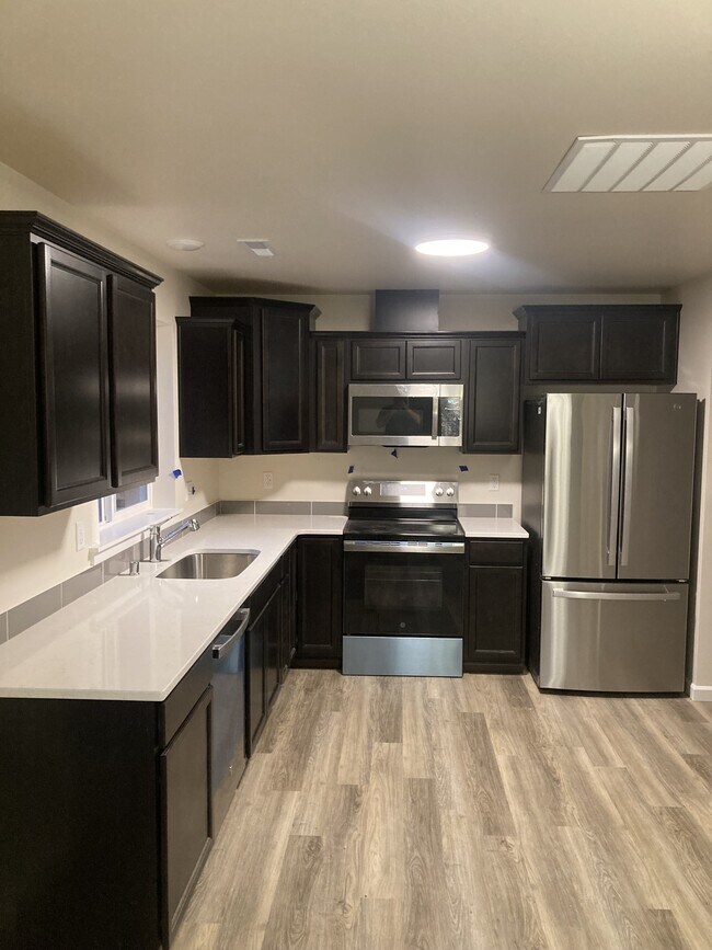 Building Photo - 1812 S 250th St