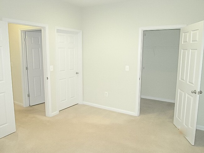 Building Photo - Beautiful 2 Bedroom 2 Bathroom Condo In Mu...