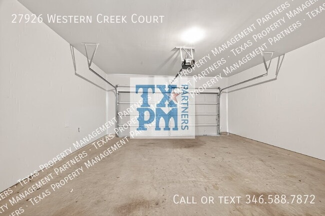 Building Photo - 27926 Western Crk Ct