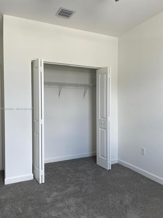 Building Photo - 2634 SE 12th St