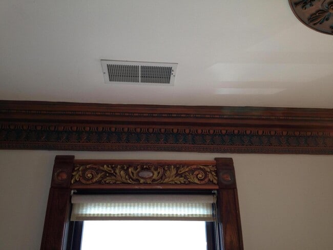 Building Photo - 906 S 5th St