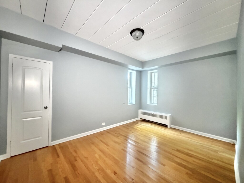 Building Photo - 1360 W Touhy Ave