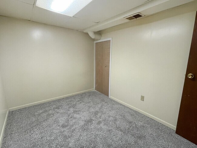 Building Photo - 2300 Elmer Dr NE