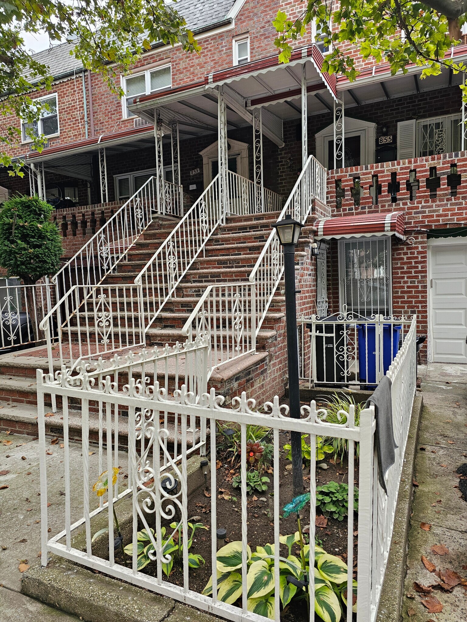 Building Photo - 855 E 55th St