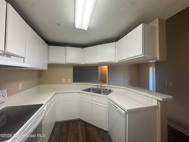 Building Photo - 7667 N Wickham Rd