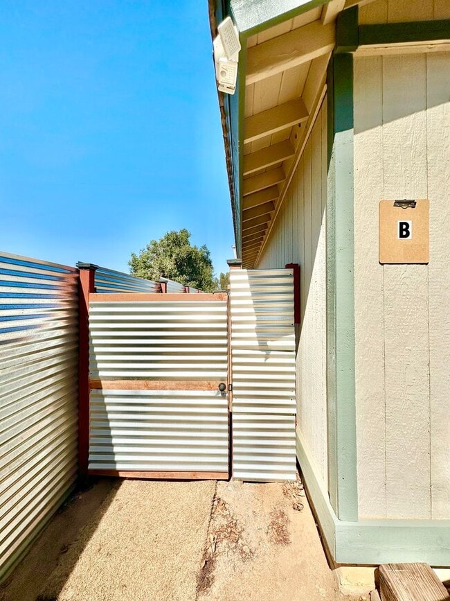 Building Photo - Beautiful Upstairs Studio Guest House Unit on Private Property, Amazing Views, All Main Utilities...