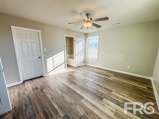 Building Photo - 102 Michael Thomas Pl