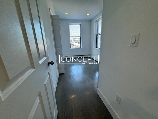 Building Photo - 44 Joy St