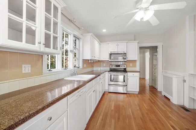 Building Photo - 20 Donizetti St