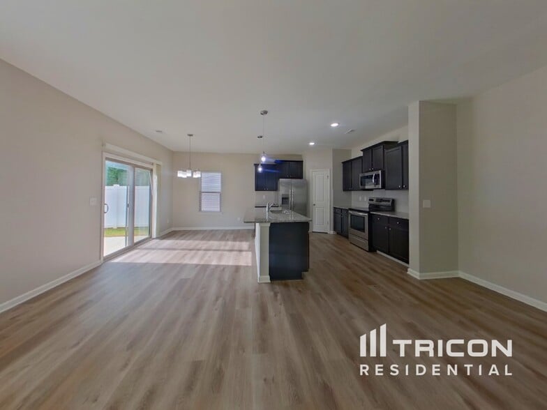 Building Photo - 204 Spring Knoll Dr