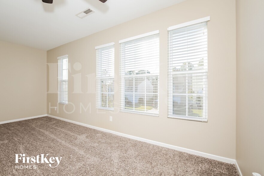 Building Photo - 5418 Fairway Forest Dr
